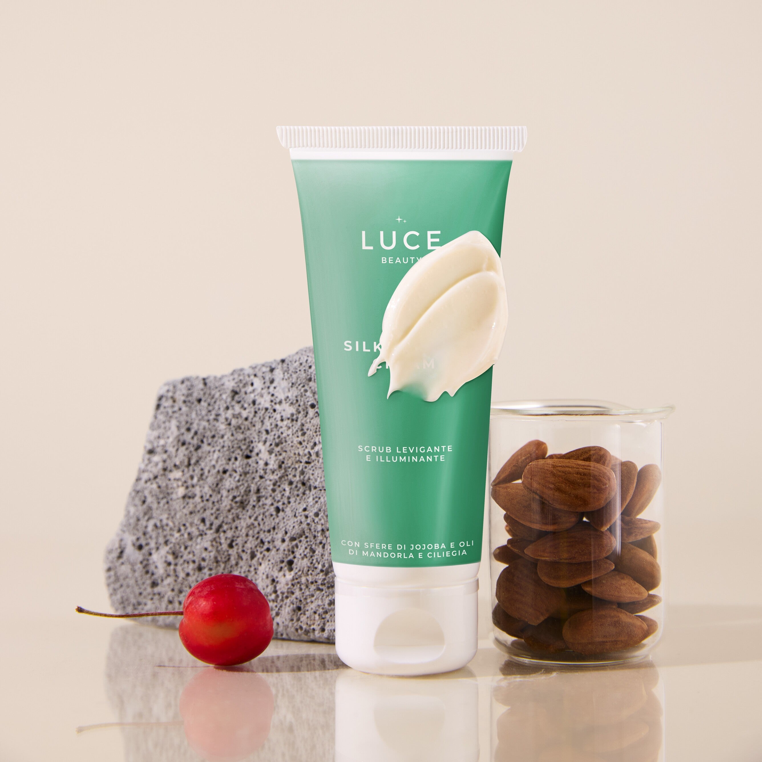 Silky Scrub Cream_Scrub viso delicato_ingredienti_pomice_Luce Beauty By Alessia Marcuzzi