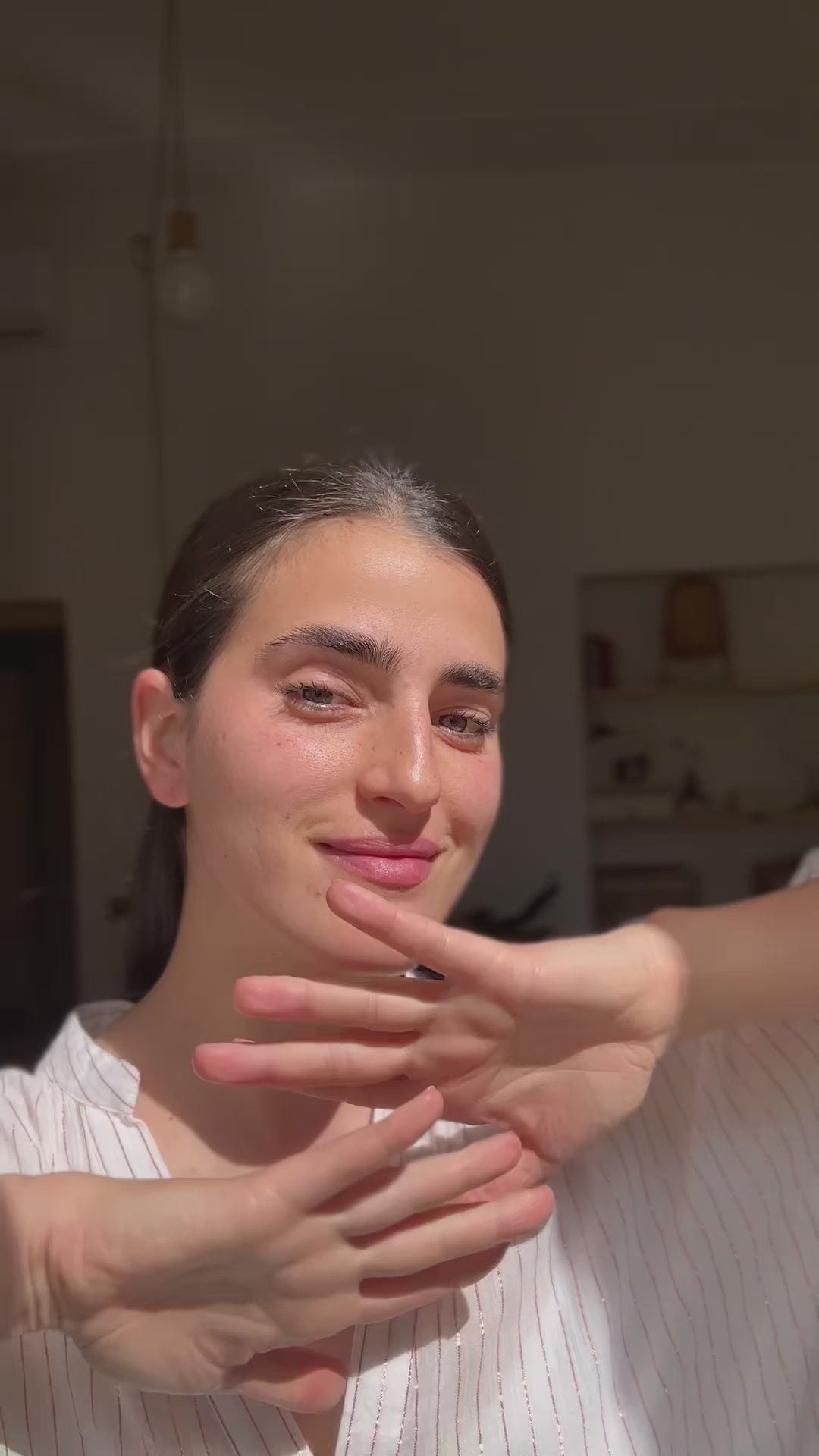 Carica video: 3 mosse per distendere il viso
